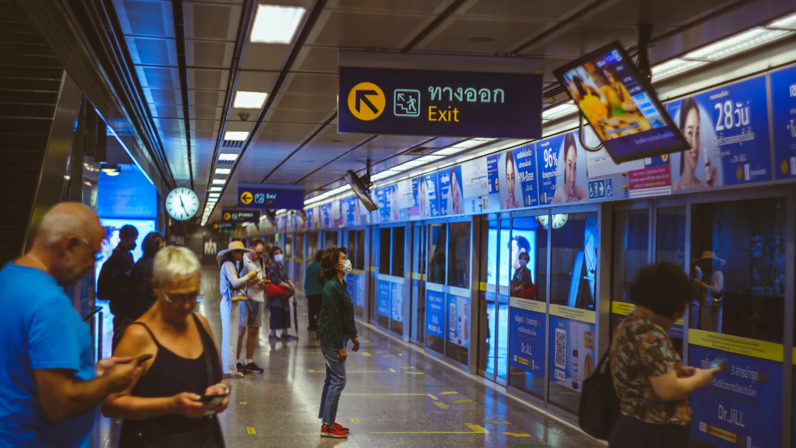 Passengers on a Bangkok MRT platform